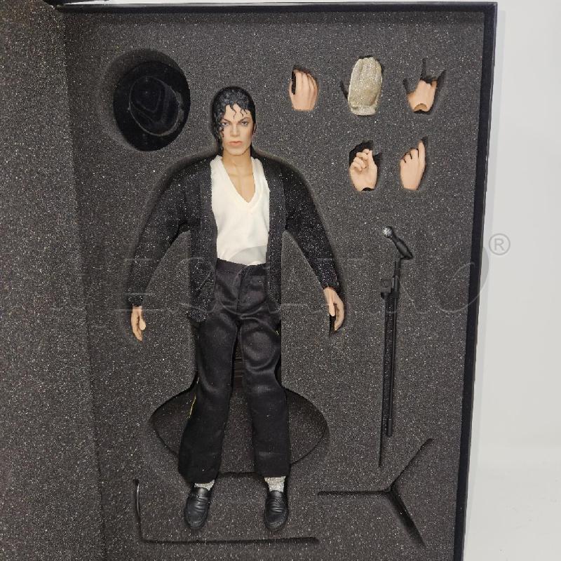 FIGURE HOT TOYS MICHAEL JACKSON BILLIE JEAN/HISTORY TOUR VERSION 1\6 USATA | Mercatino dell'Usato Roma cinecitta' 4